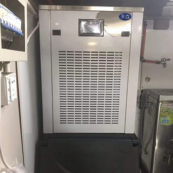 200公斤雪花制冰機(jī)交付江蘇某飯店使用